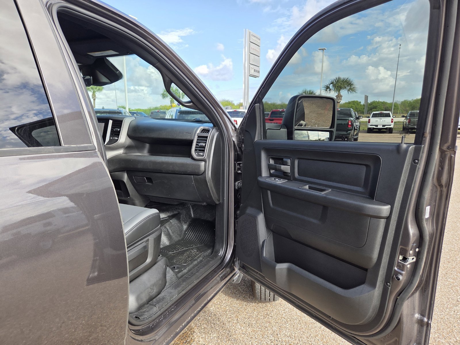 New 2026 RAM 3500 Tradesman AWD/4WD image 20