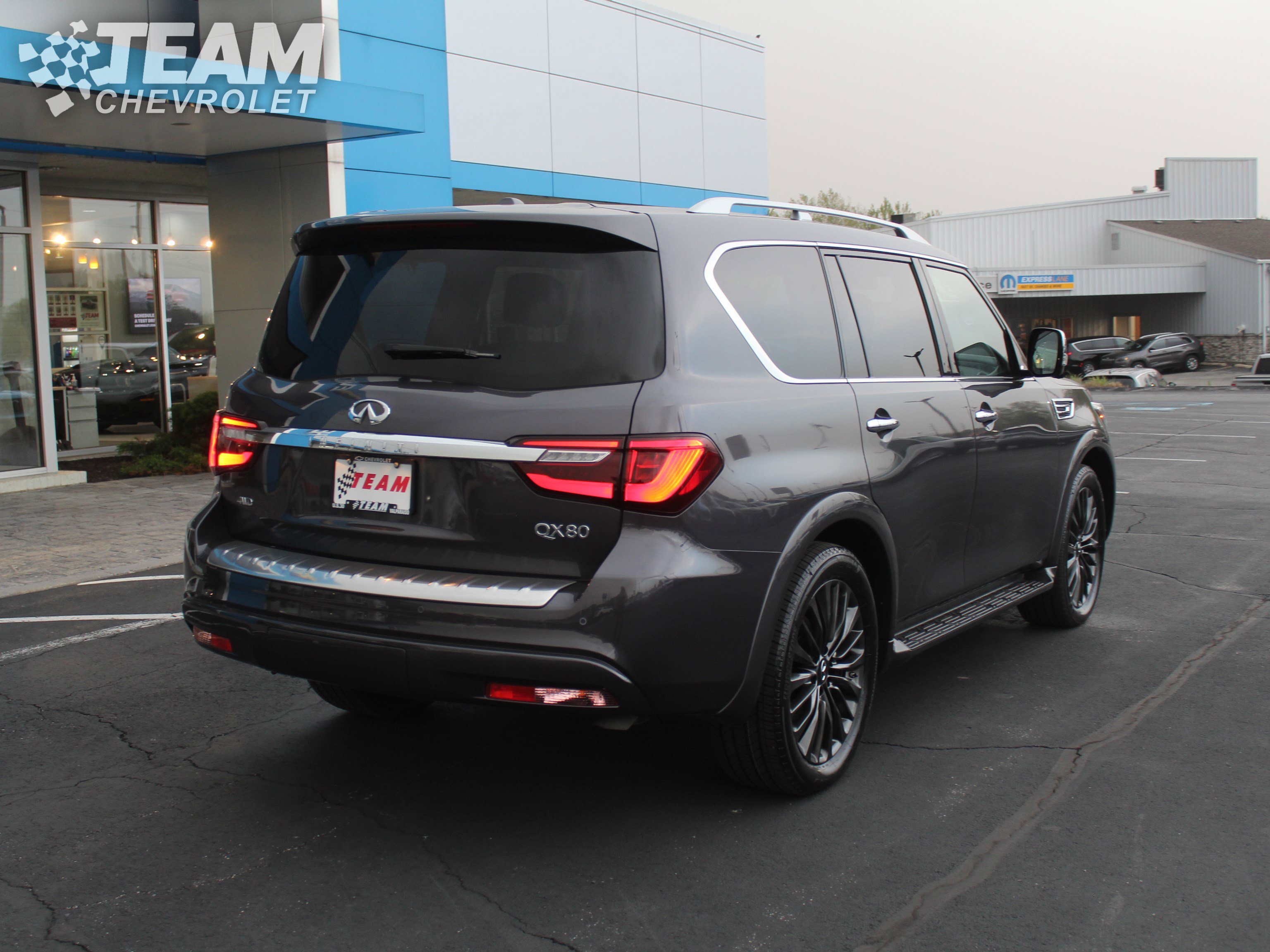 Used 2023 INFINITI QX80 Sensory w/ Cargo Package AWD/4WD image 4