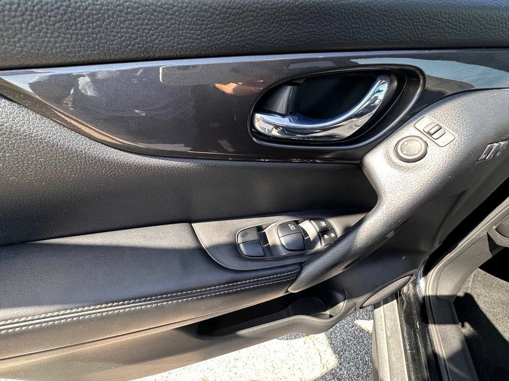 Used 2020 Nissan Rogue SV w/ Premium Package FWD image 14