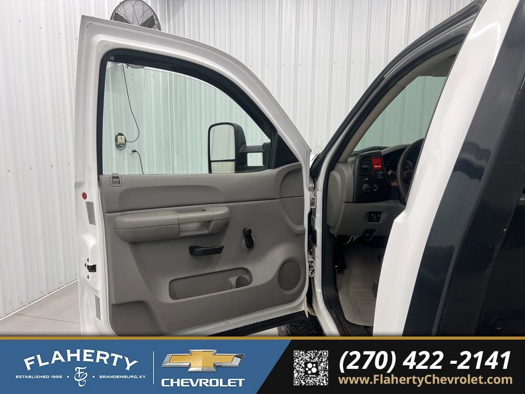 Used 2009 Chevrolet Silverado 3500 W/T w/ Snow Plow Prep Package image 8