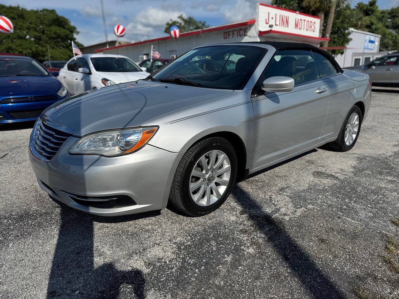 Used 2012 Chrysler 200 Touring FWD image 4