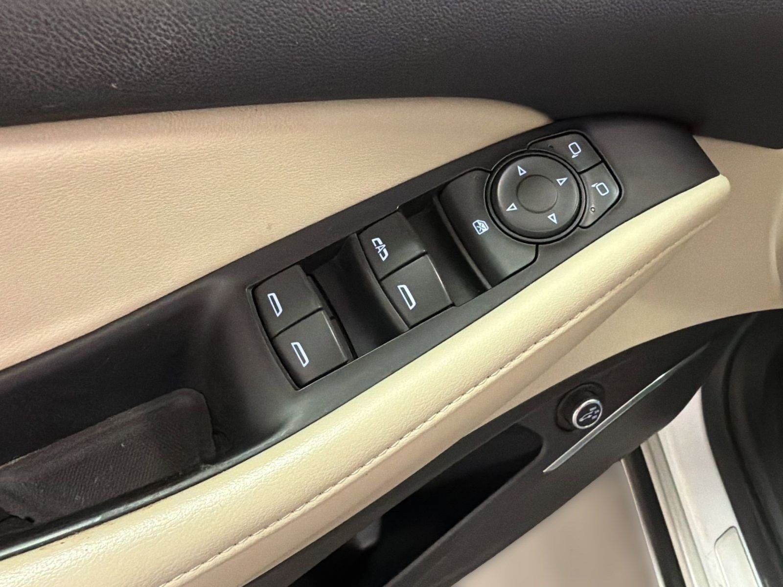Used 2020 Buick Enclave Essence FWD image 21
