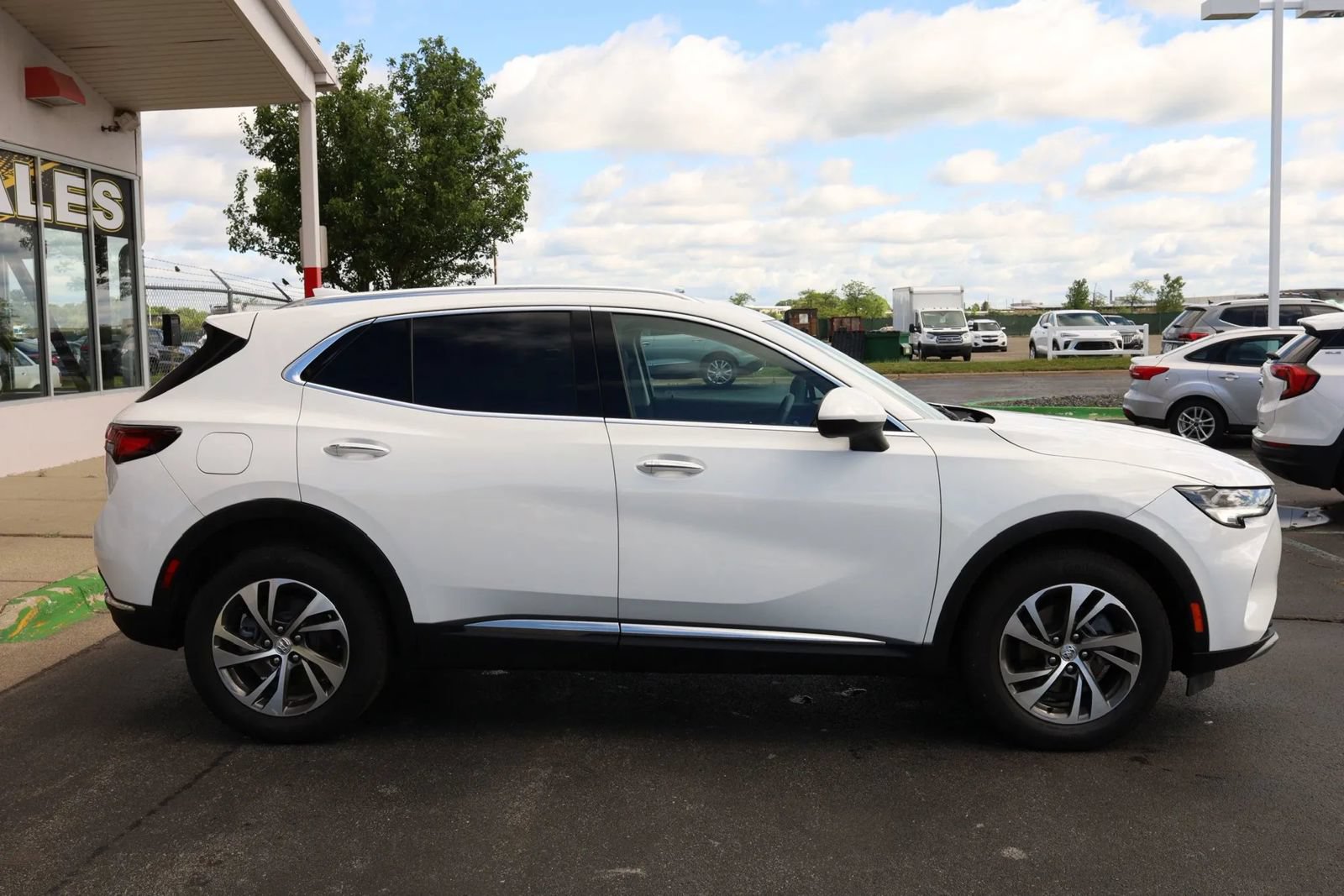 Used 2023 Buick Envision Essence AWD/4WD image 4
