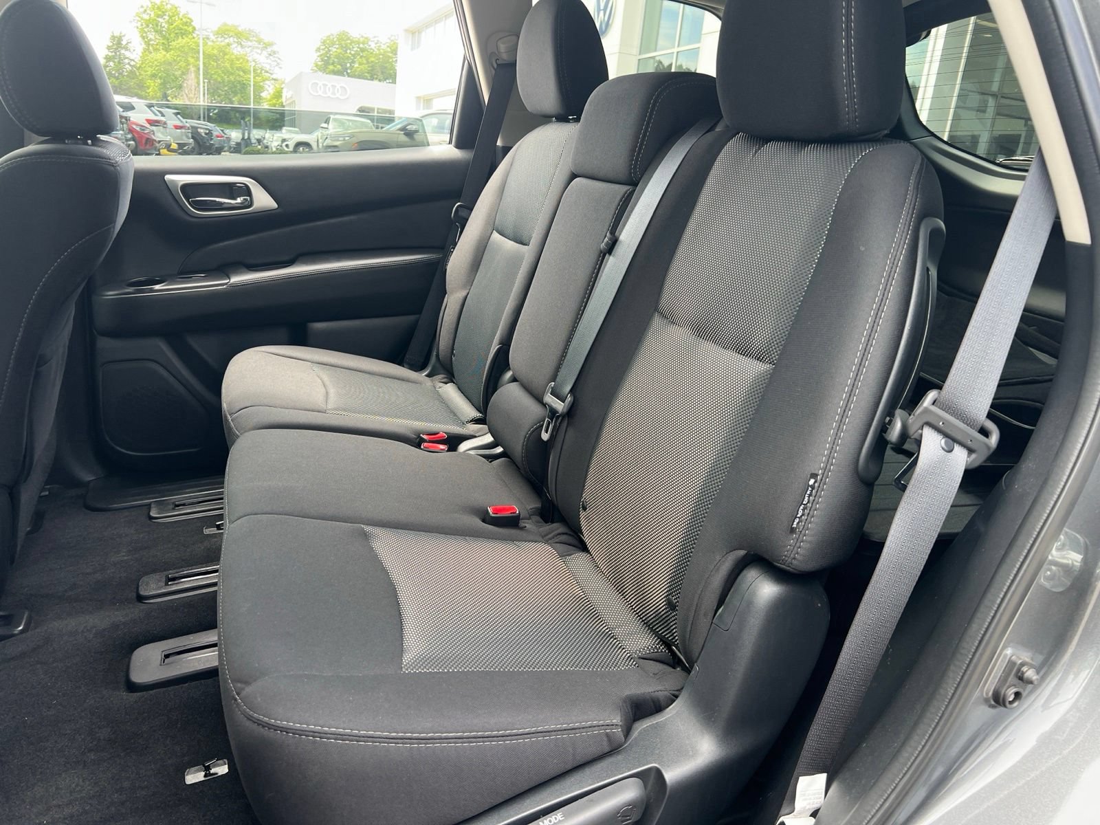 Used 2020 Nissan Pathfinder SV FWD image 29