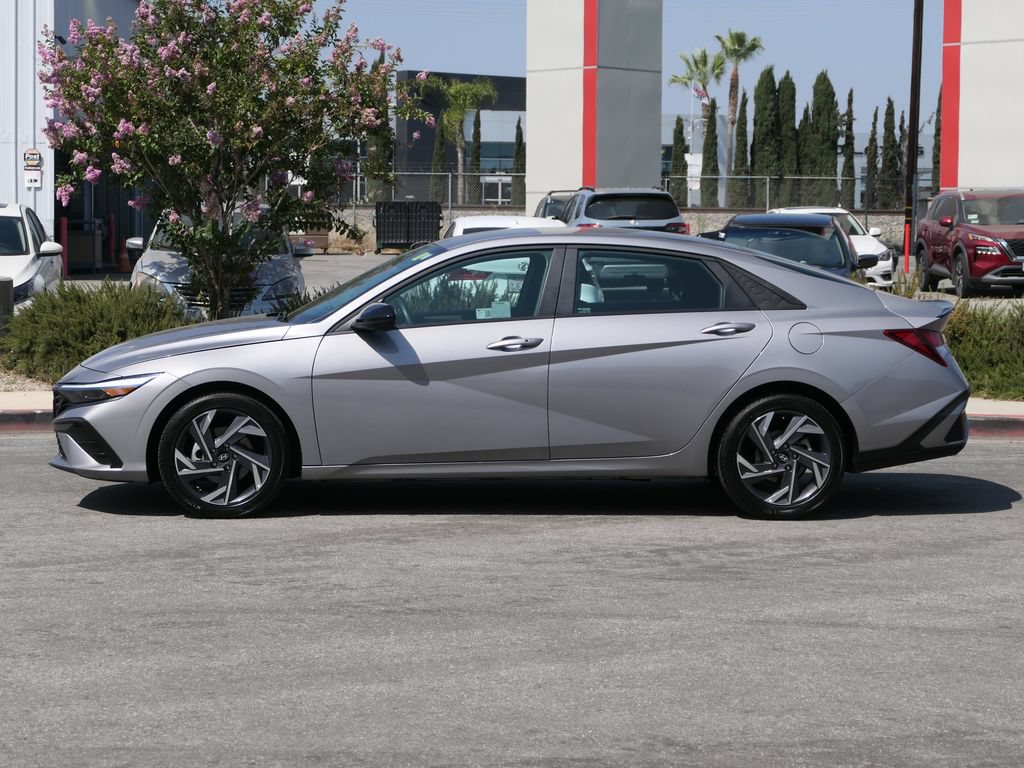 Certified 2025 Hyundai Elantra Sport w/ Cargo Package FWD image 6