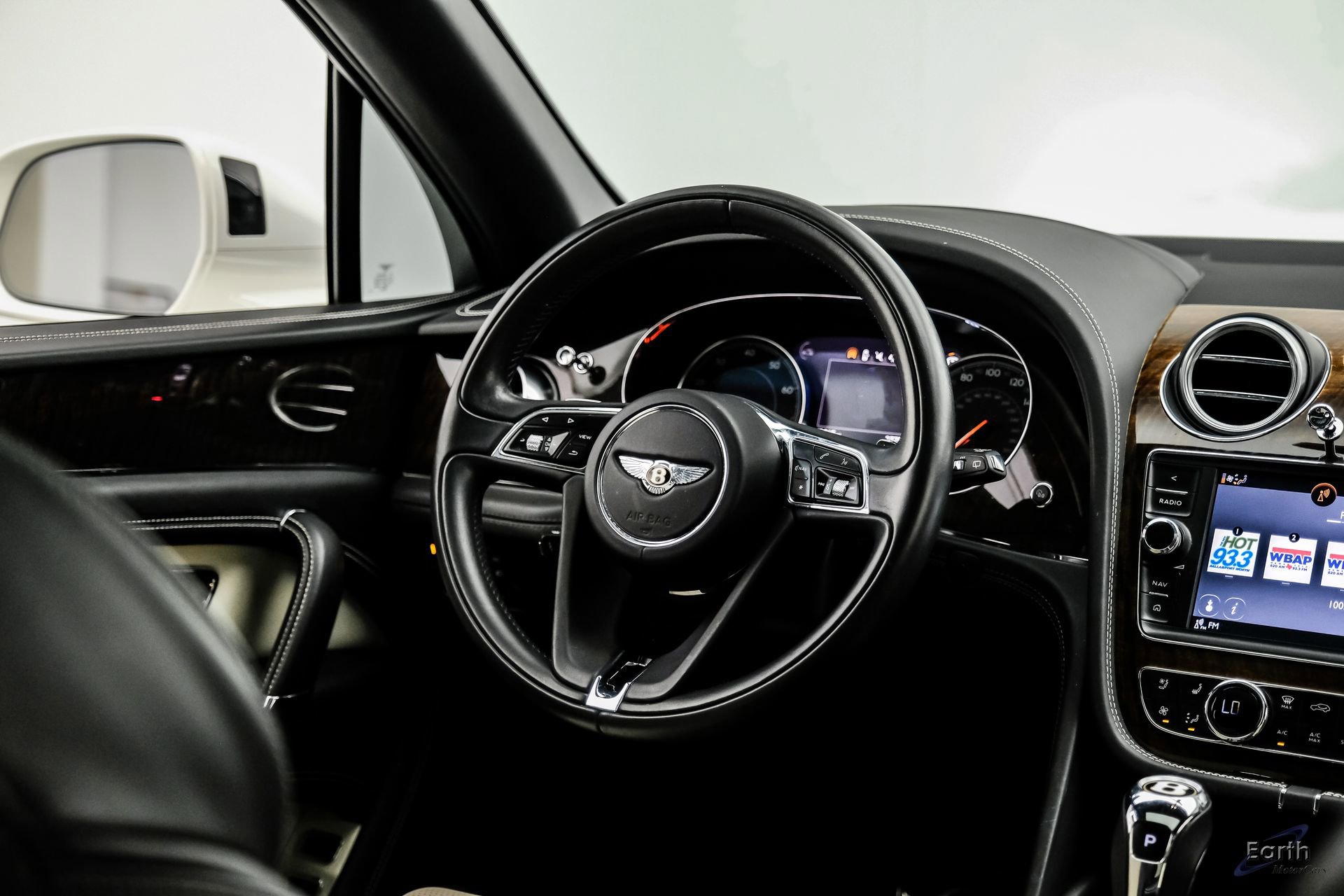 Used 2019 Bentley Bentayga image 42