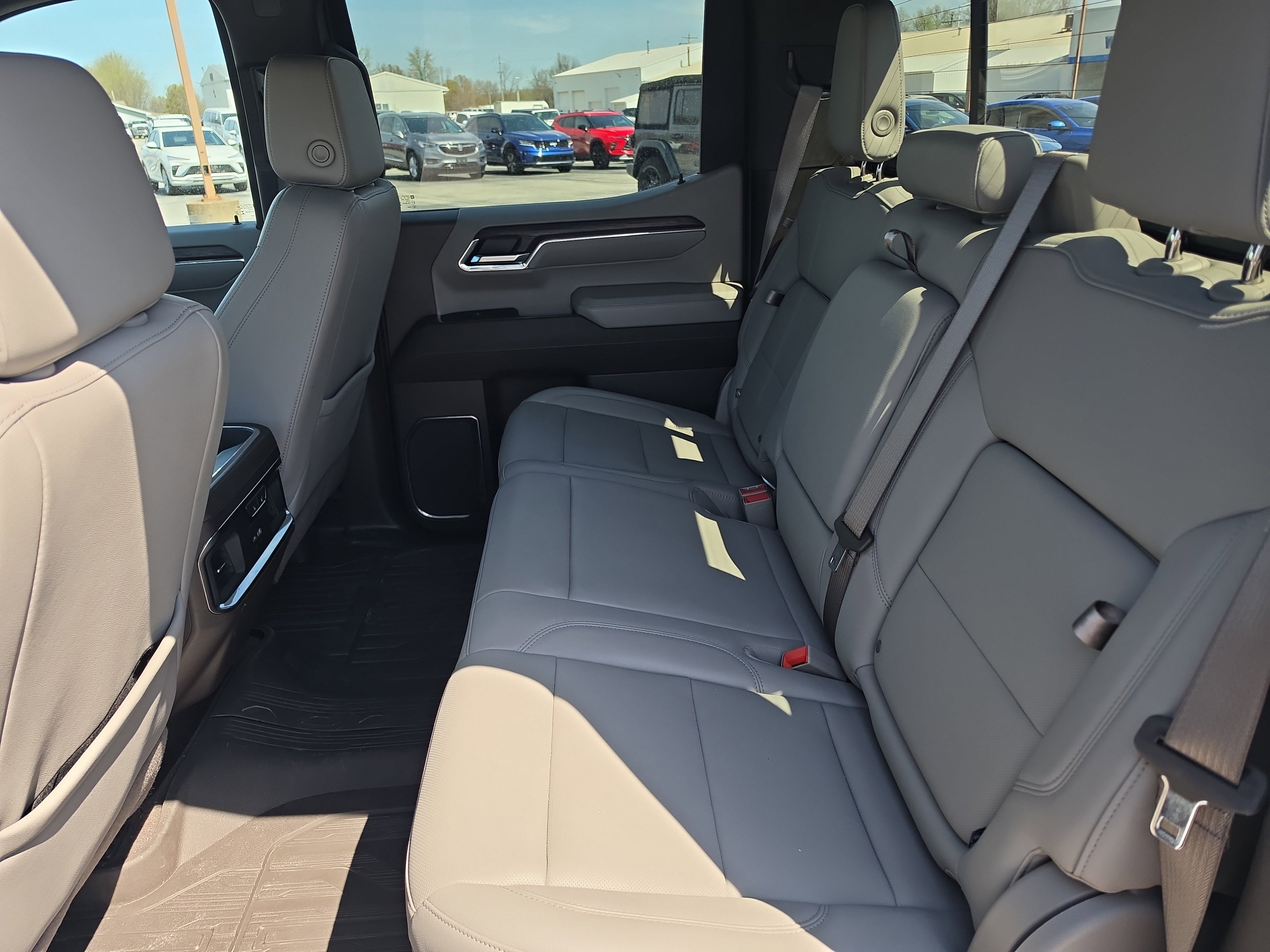 Used 2024 GMC Sierra 1500 SLT w/ SLT Premium Plus Package AWD/4WD image 5