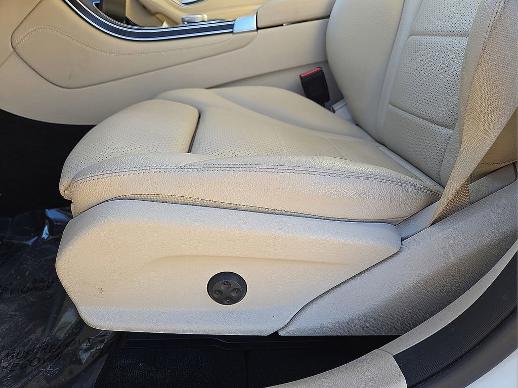 Used 2019 Mercedes-Benz GLC 300 w/ Premium Package image 24