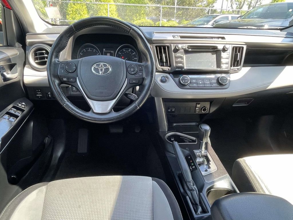 Used 2017 Toyota RAV4 XLE AWD/4WD image 17
