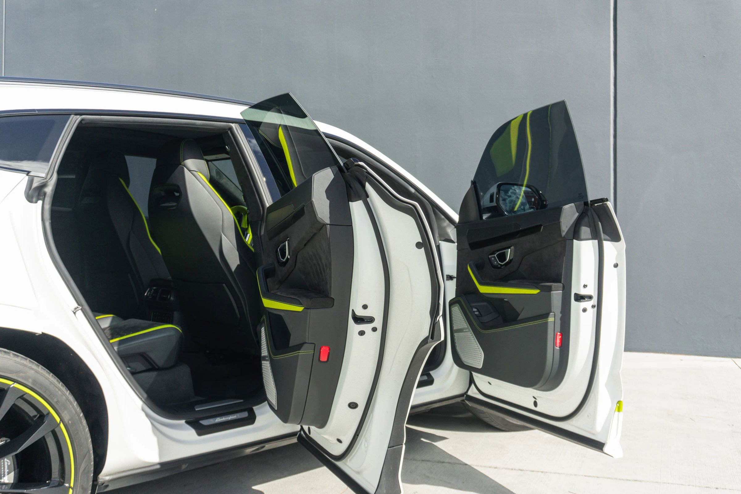 Used 2022 Lamborghini Urus image 58