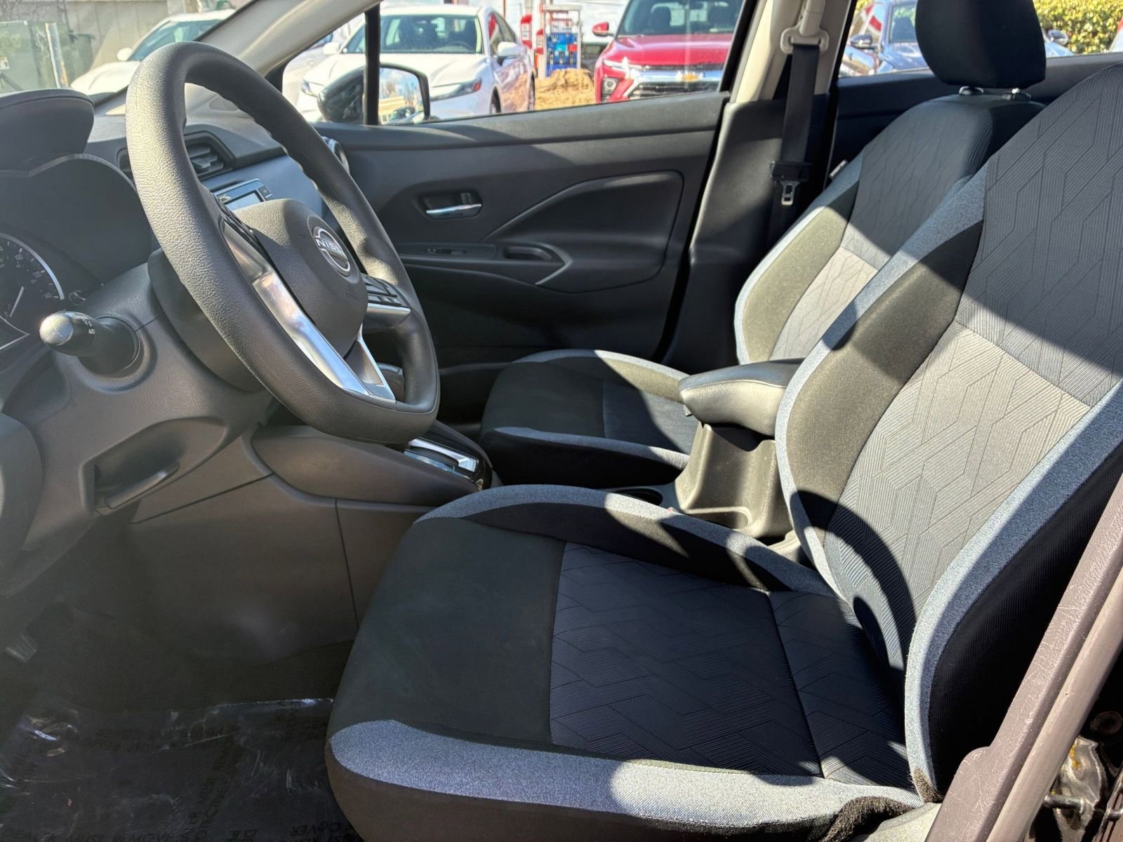 Used 2025 Nissan Versa SV image 27