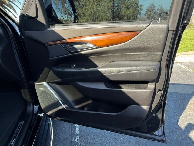 Used 2019 Cadillac Escalade ESV Luxury image 9