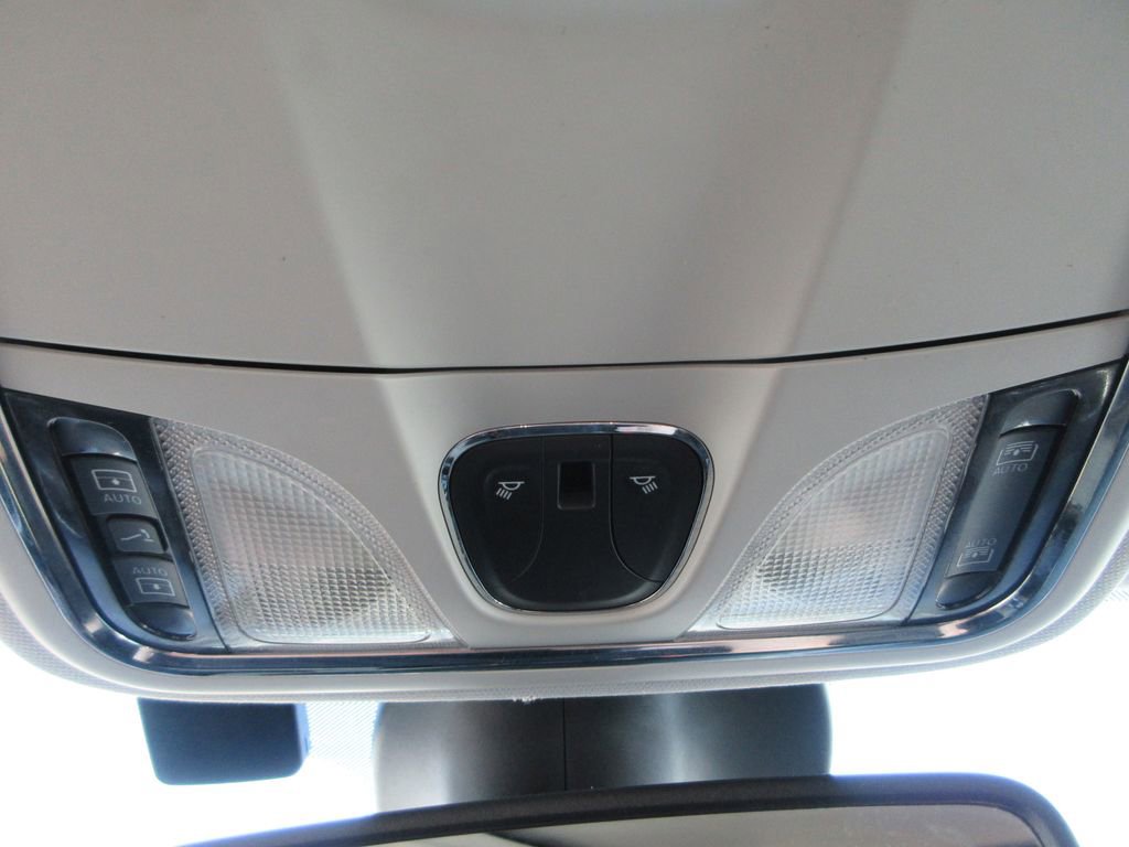 Used 2019 Jeep Cherokee Limited w/ Luxury Group image 37