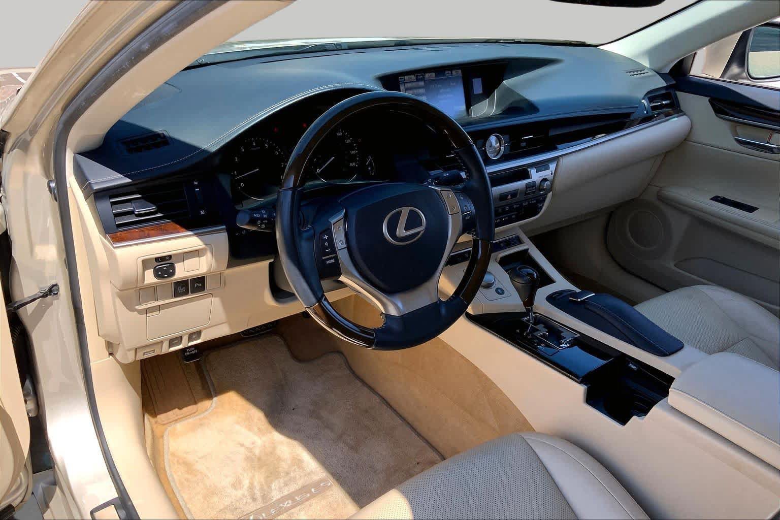 Used 2014 Lexus ES 350 w/ Luxury Package FWD image 18