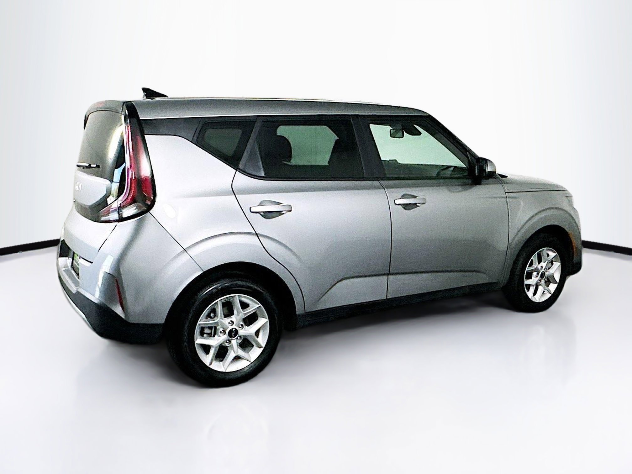 Used 2025 Kia Soul LX w/ LX Technology Package FWD image 10