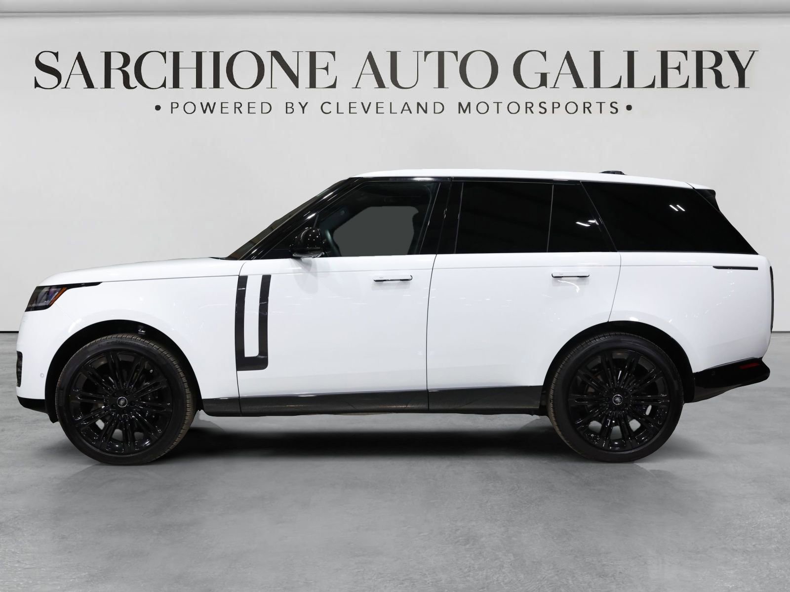 Used 2025 Land Rover Range Rover SE AWD/4WD image 12