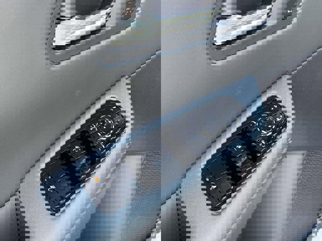 New 2026 Nissan Leaf Platinum+ w/ Floor Mat Package (Platinum+) image 27