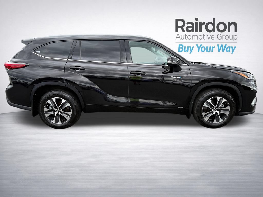 Used 2021 Toyota Highlander XLE AWD/4WD image 8