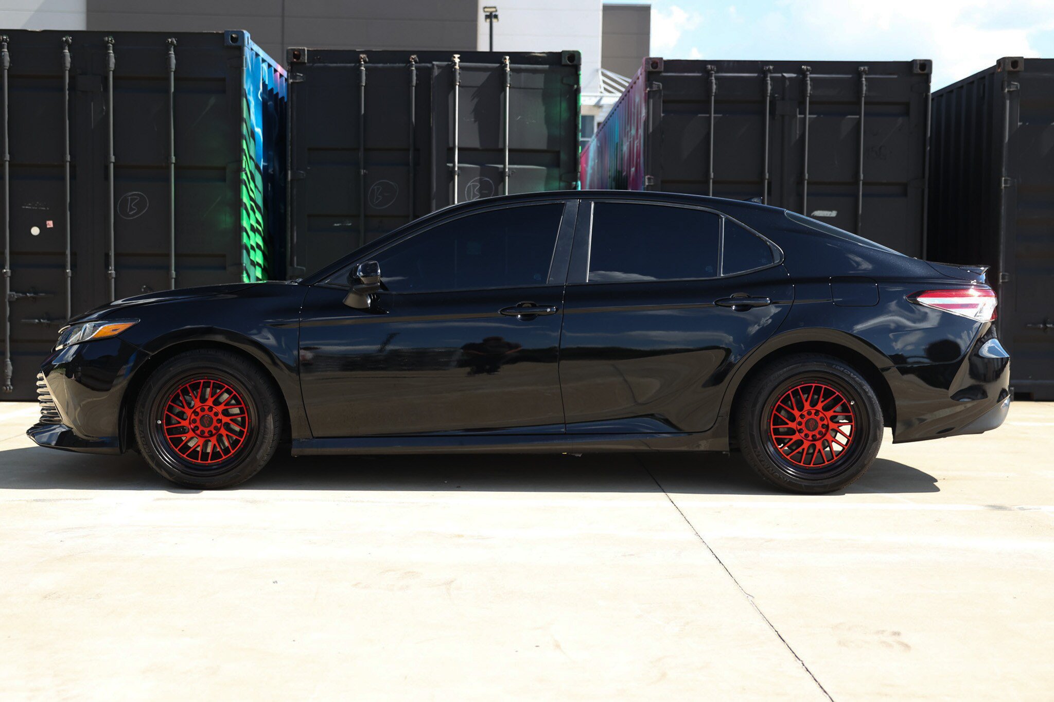 Used 2020 Toyota Camry LE FWD image 4