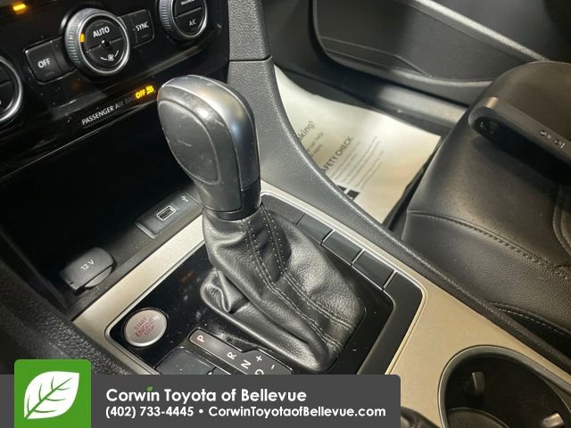 Used 2022 Volkswagen Passat 2.0T SE image 14