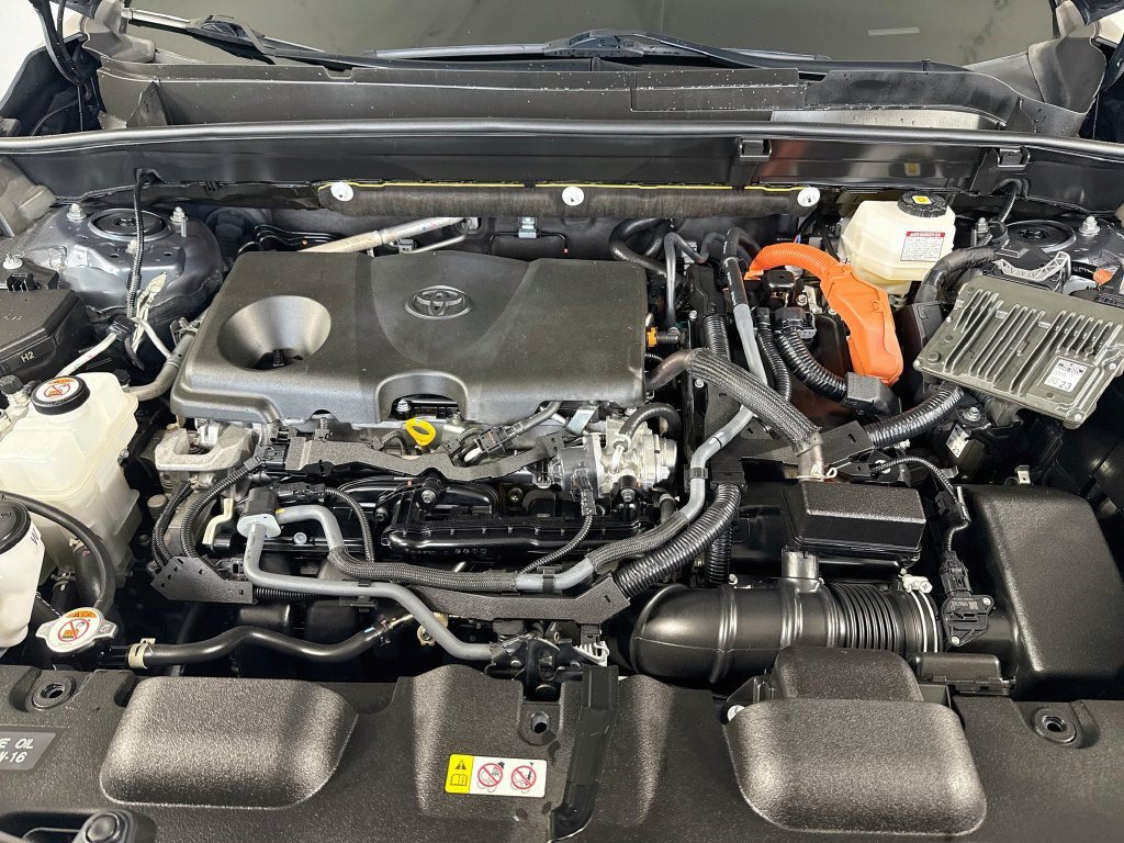 Used 2024 Toyota Venza LE AWD/4WD image 38