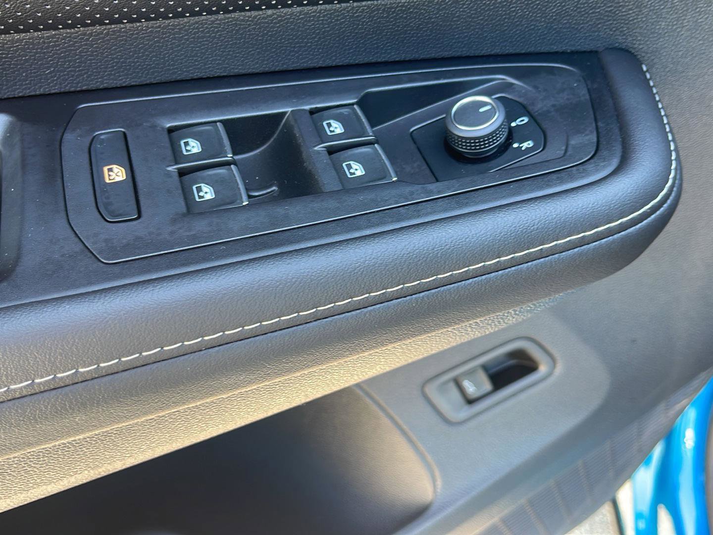 Used 2024 Volkswagen Atlas Cross Sport SE image 24