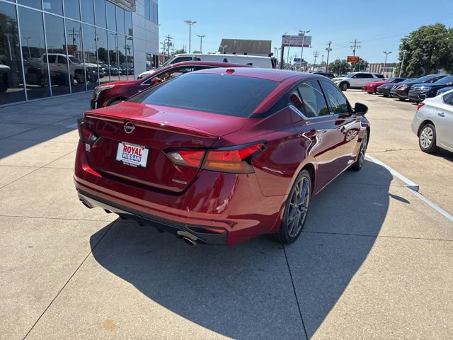 Used 2024 Nissan Altima 2.0 SR FWD image 7