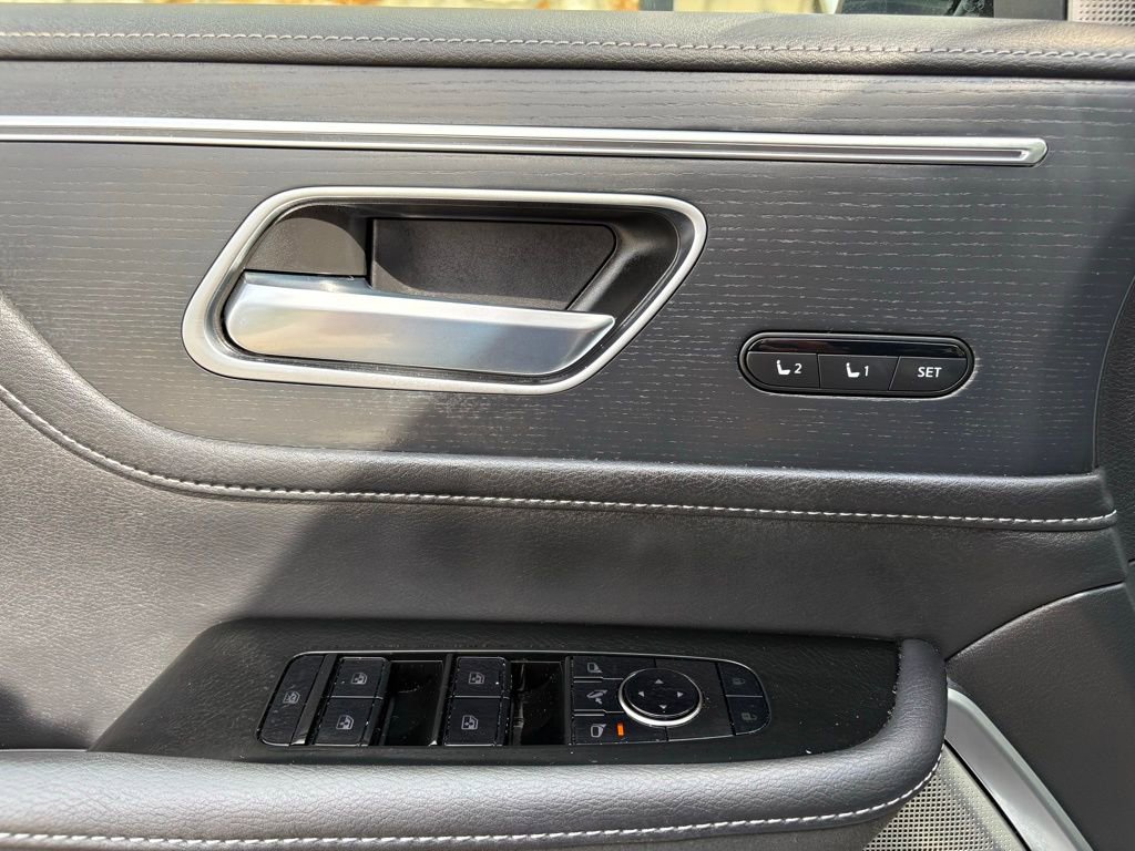 Used 2025 INFINITI QX80 Sensory image 22