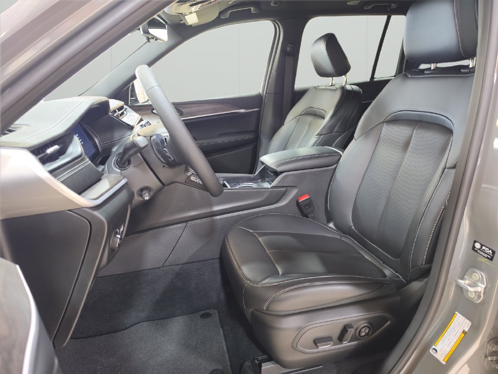 New 2027 Jeep Grand Cherokee Limited AWD/4WD image 11