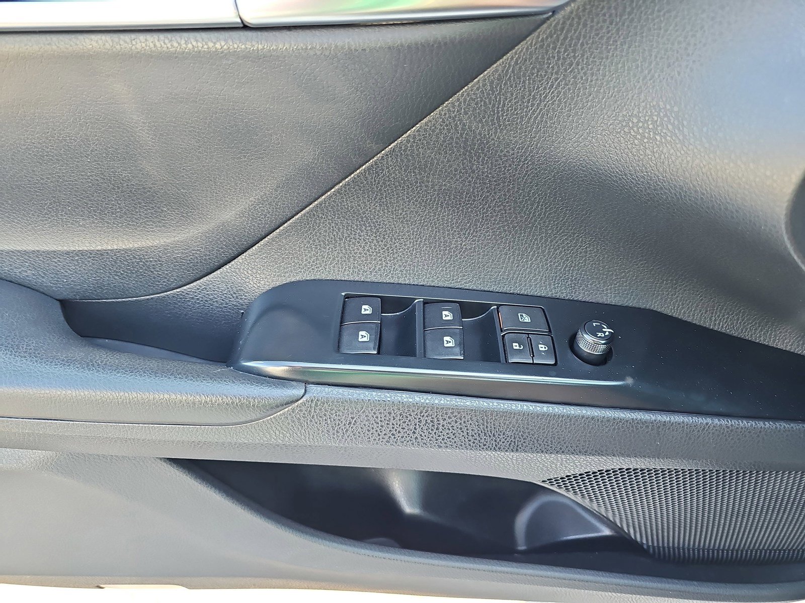 Used 2019 Toyota Camry SE w/ Convenience Package FWD image 30