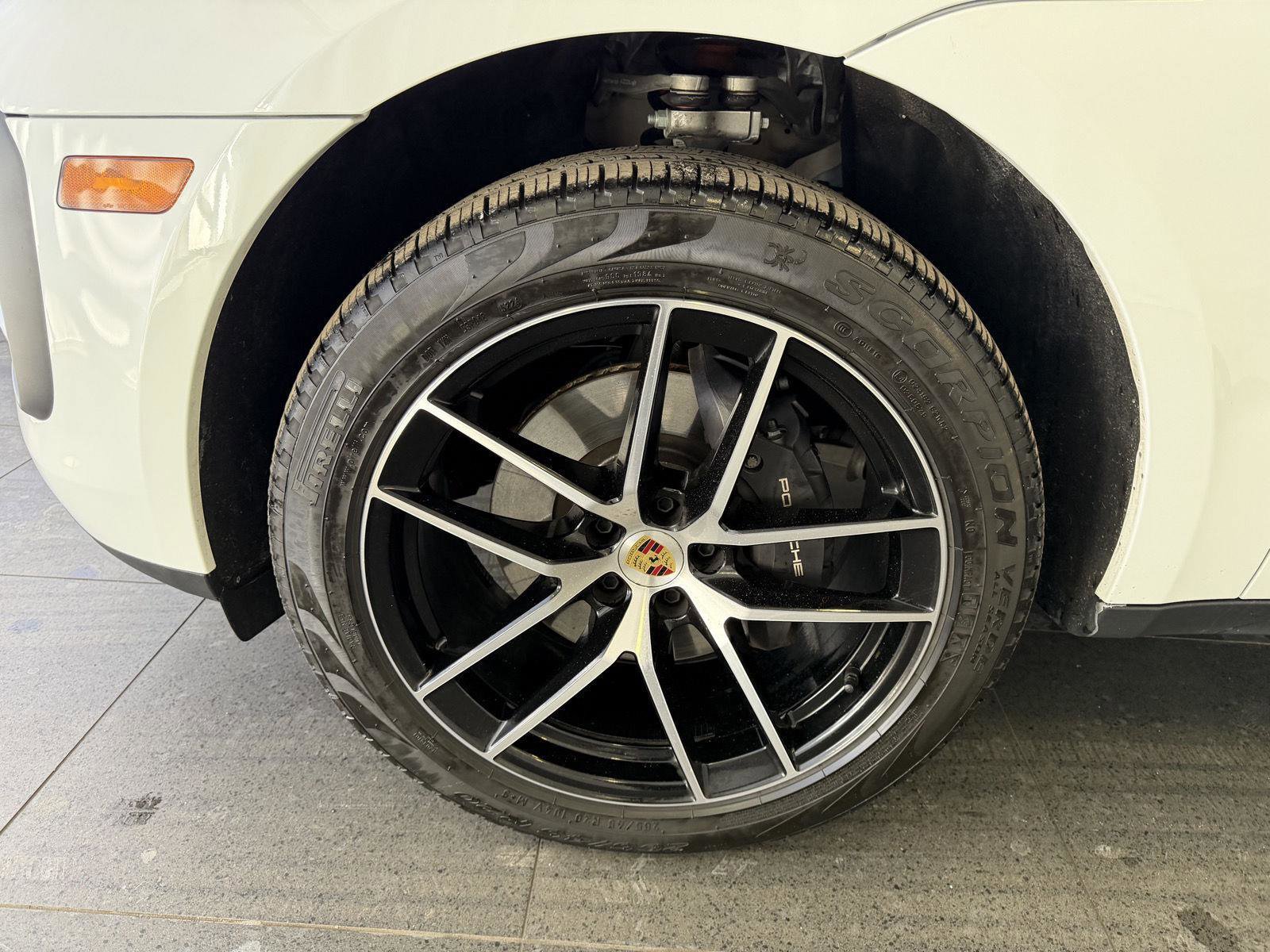 Used 2025 Porsche Macan image 10