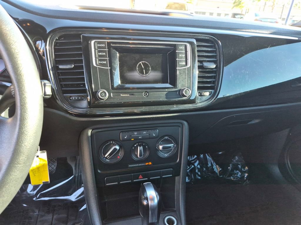 Used 2017 Volkswagen Beetle 1.8T Classic image 21