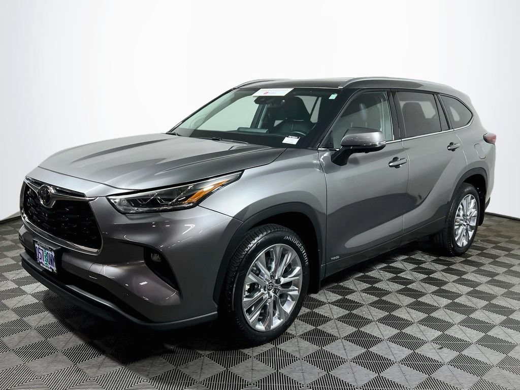 Certified 2026 Toyota Highlander Limited AWD/4WD image 3