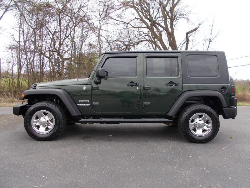 Used 2010 Jeep Wrangler Unlimited Sport image 2