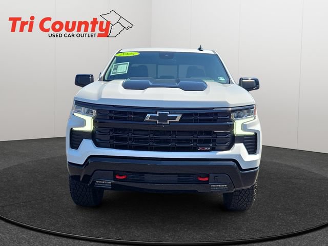 Used 2025 Chevrolet Silverado 1500 LT Trail Boss w/ Convenience Package II AWD/4WD image 2
