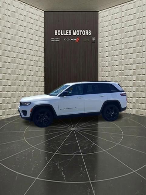 Certified 2023 Jeep Grand Cherokee Altitude AWD/4WD image 8