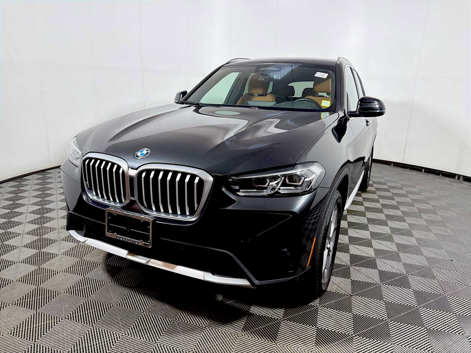 Used 2024 BMW X3 xDrive30i w/ Premium Package AWD/4WD image 3