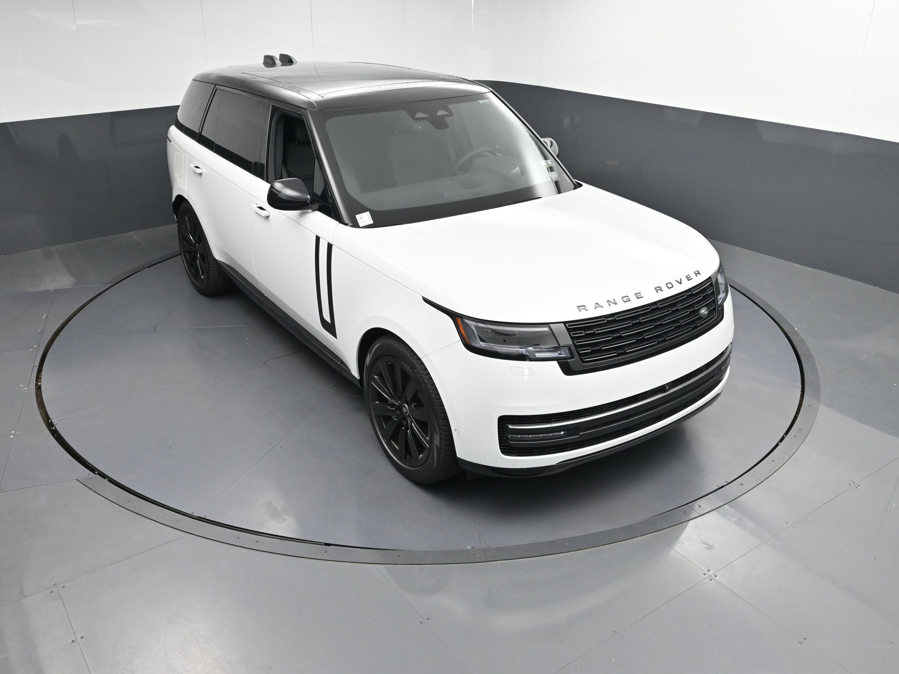 New 2025 Land Rover Range Rover Long Wheelbase SE image 36