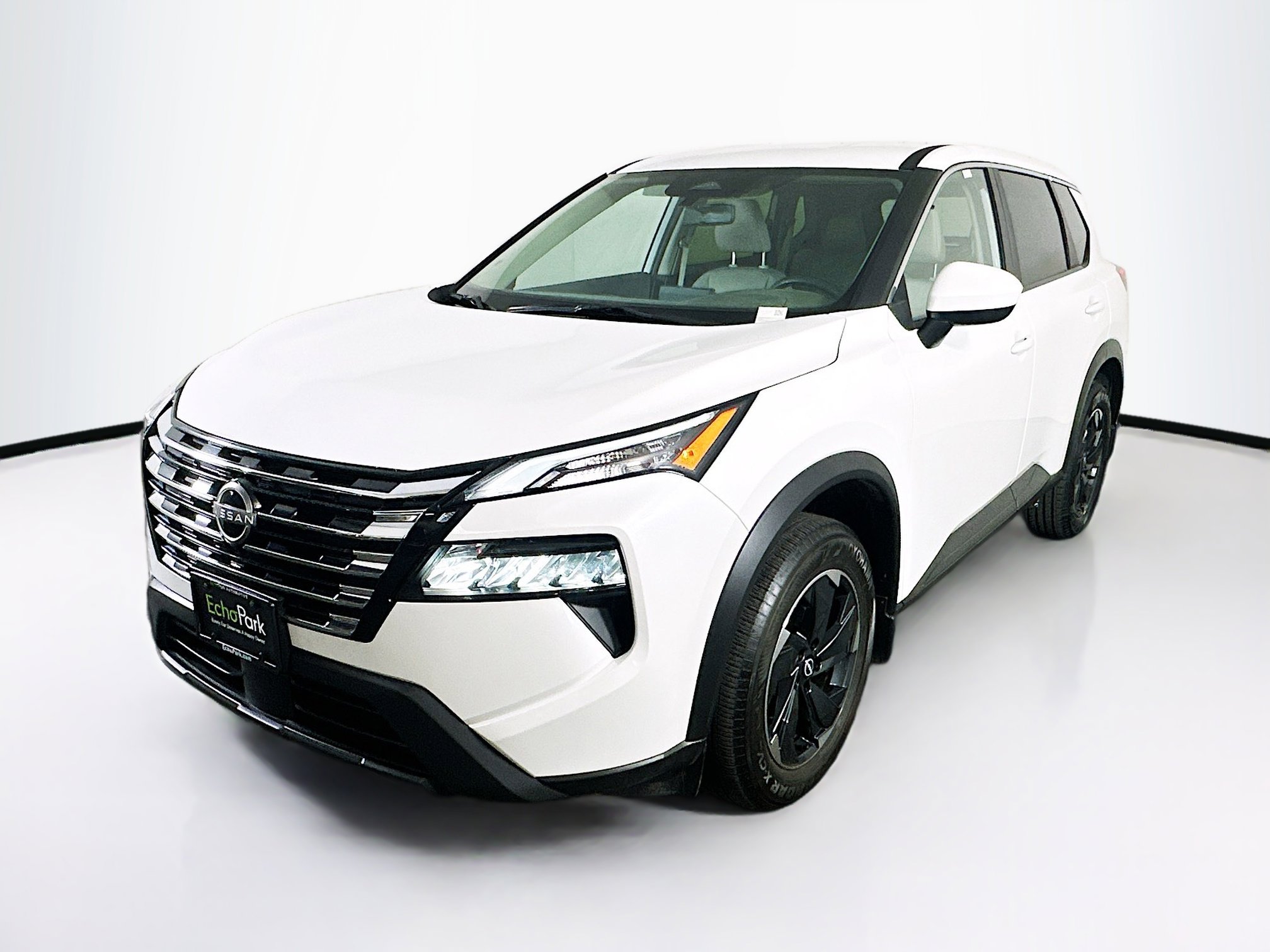 Used 2024 Nissan Rogue SV image 3