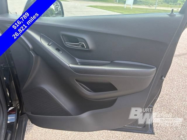 Used 2021 Chevrolet Trax LT w/ Premium Seat Package AWD/4WD image 28
