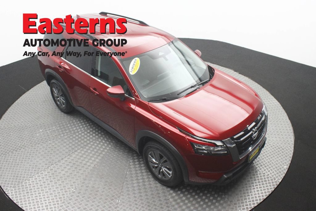 Used 2025 Nissan Pathfinder SV FWD image 3
