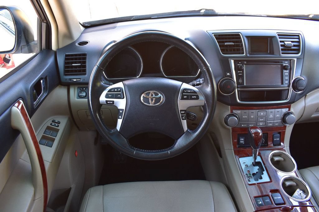 Used 2013 Toyota Highlander Limited AWD/4WD image 27