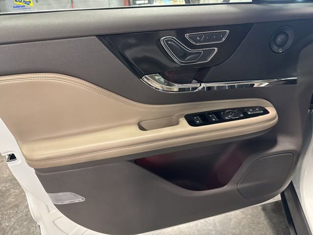 Used 2022 Lincoln Corsair Reserve w/ Equipment Group 201A image 12