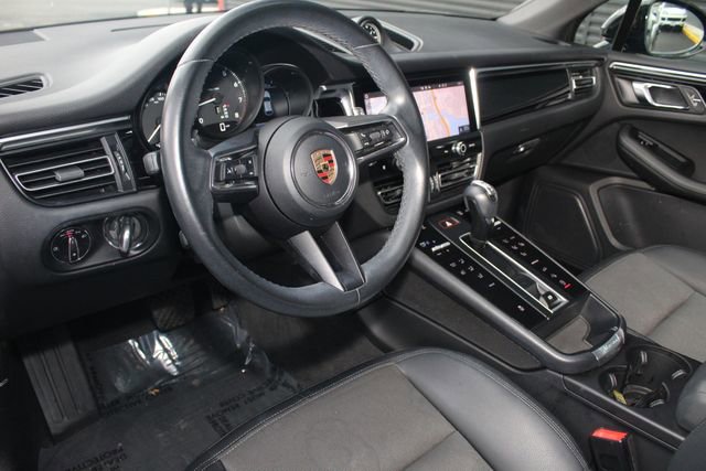 Used 2023 Porsche Macan Turbo image 4