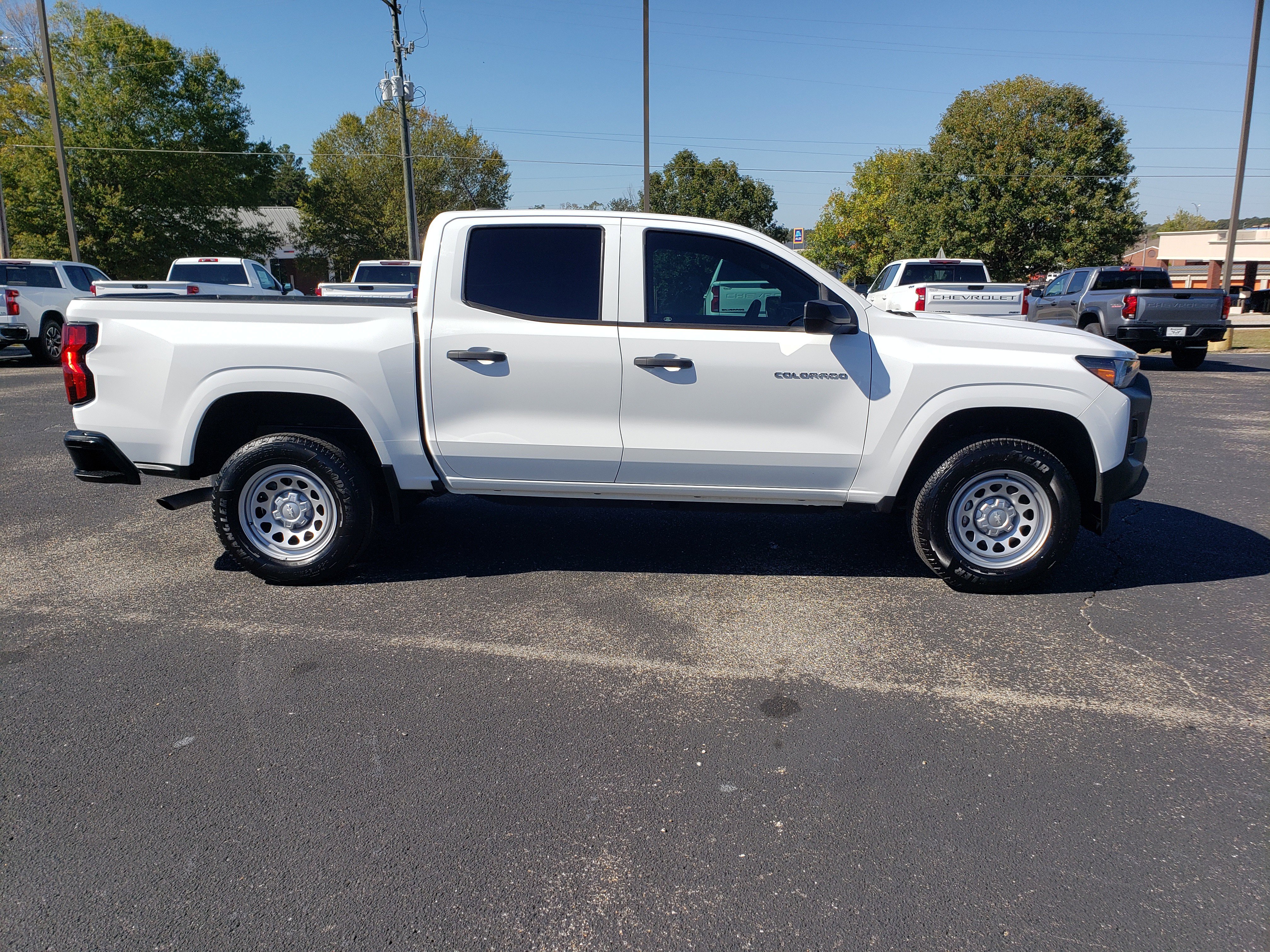 Used 2023 Chevrolet Colorado W/T image 5