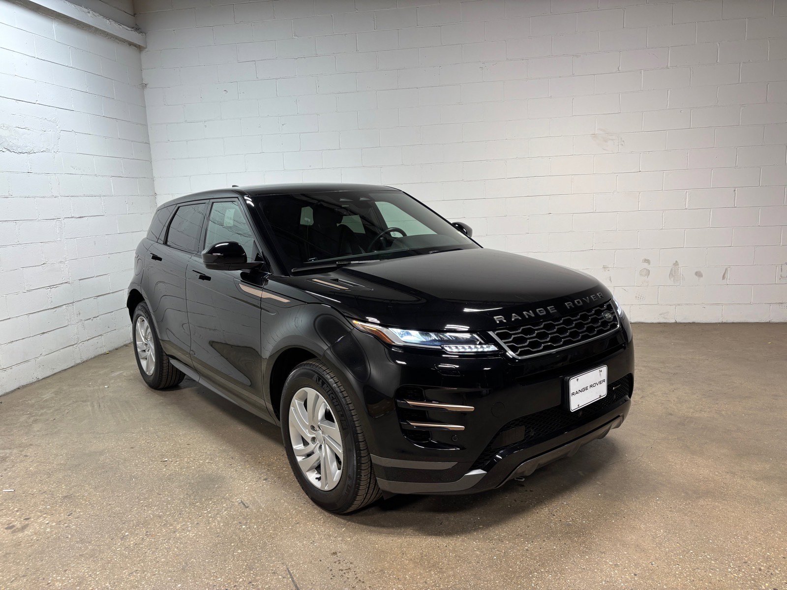 Used 2023 Land Rover Range Rover Evoque R-Dynamic S AWD/4WD image 4