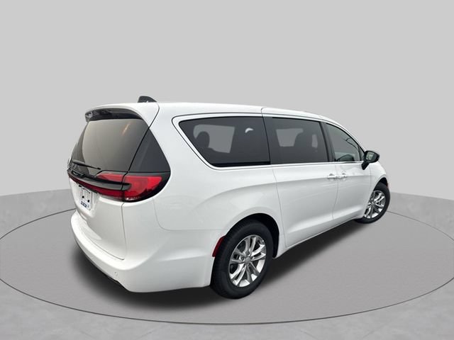 Used 2027 Chrysler Pacifica Select FWD image 4