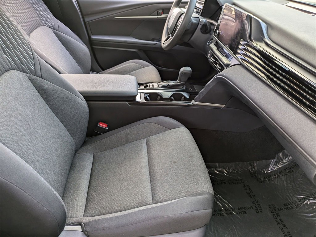 Used 2025 Toyota Camry LE image 31