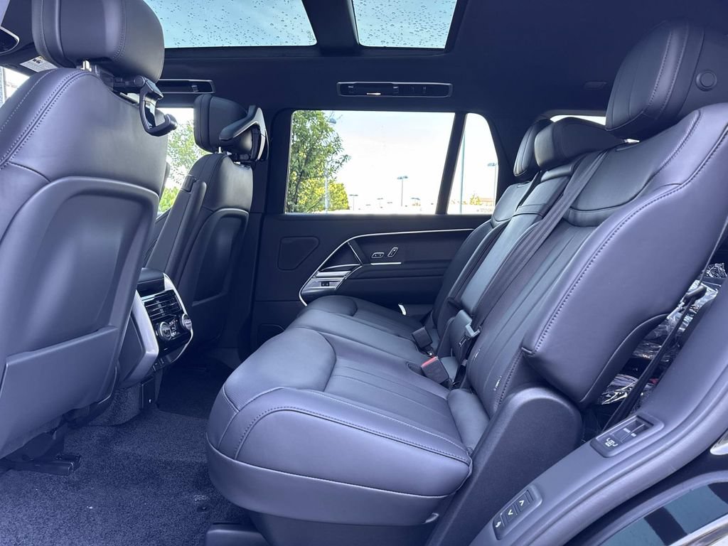 New 2026 Land Rover Range Rover Long Wheelbase SE AWD/4WD image 13