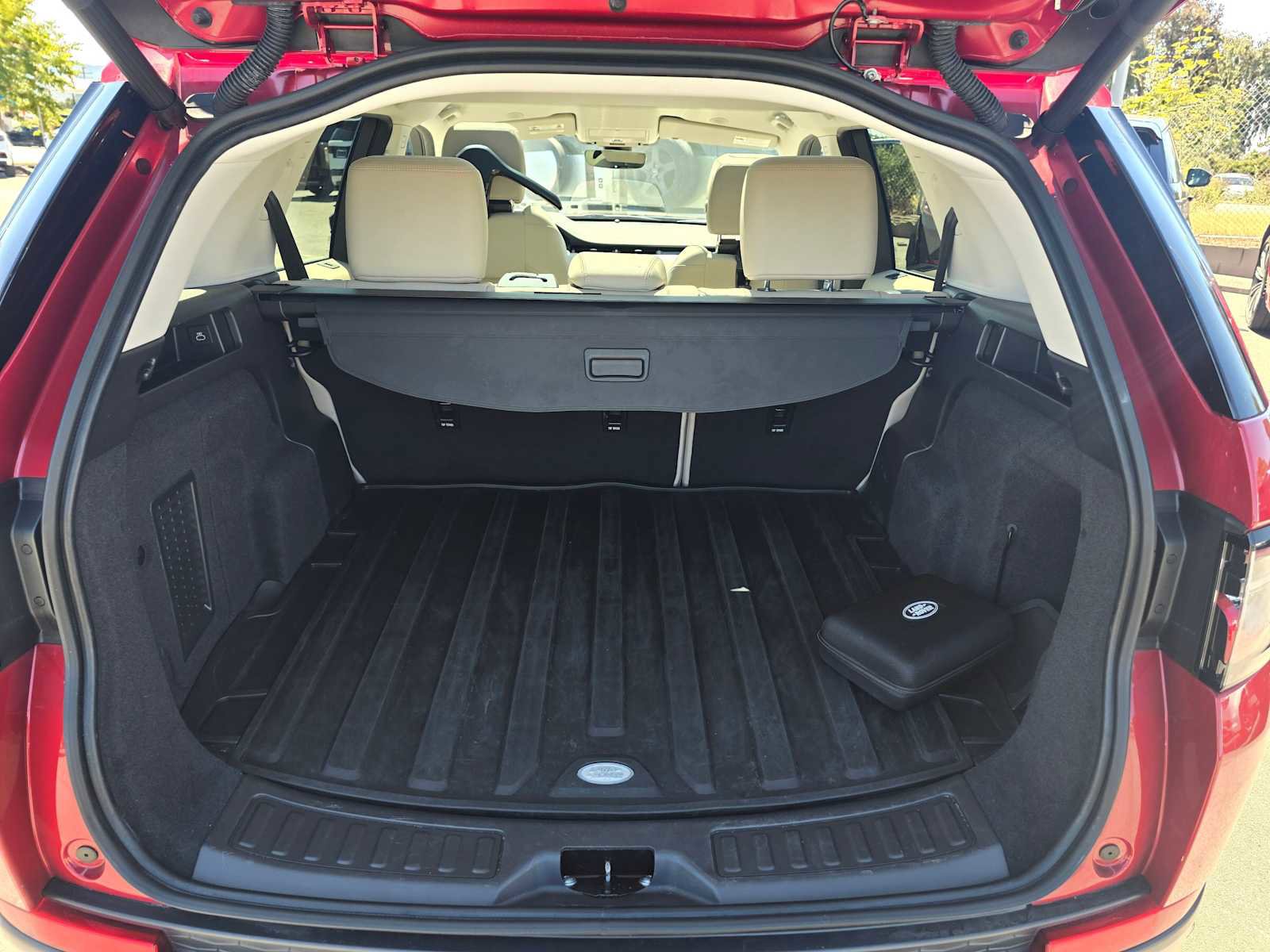 Used 2023 Land Rover Discovery Sport SE image 17